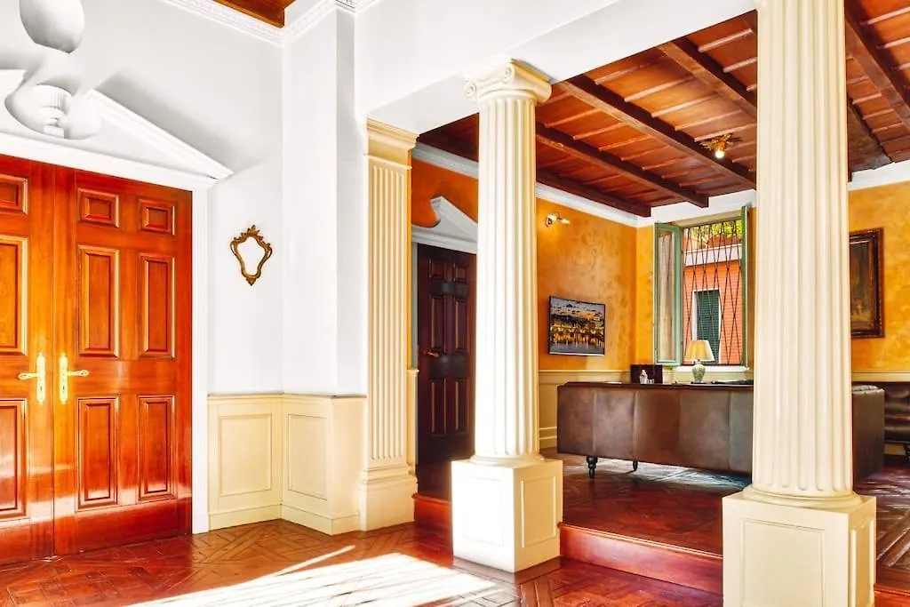 Luxury 4 Bedrooms Apartment Μιλάνο 0*,  Ιταλία