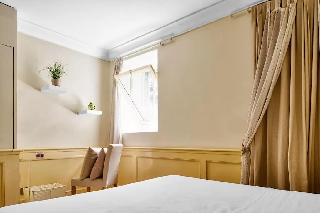 Luxury 4 Bedrooms Apartment Μιλάνο 0*,  Ιταλία
